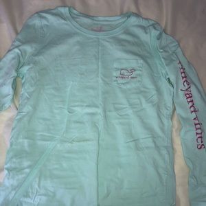 vineyard vines long sleeved tee